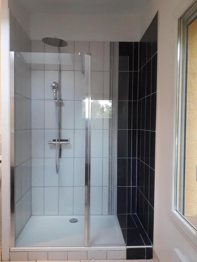 Les Restanques - Chambre D'Hotes Cuges-les-Pins Exterior foto